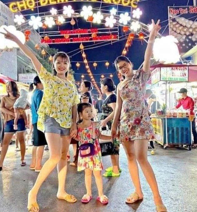Gia Đình Vui Chơi Safari & VinWonders
